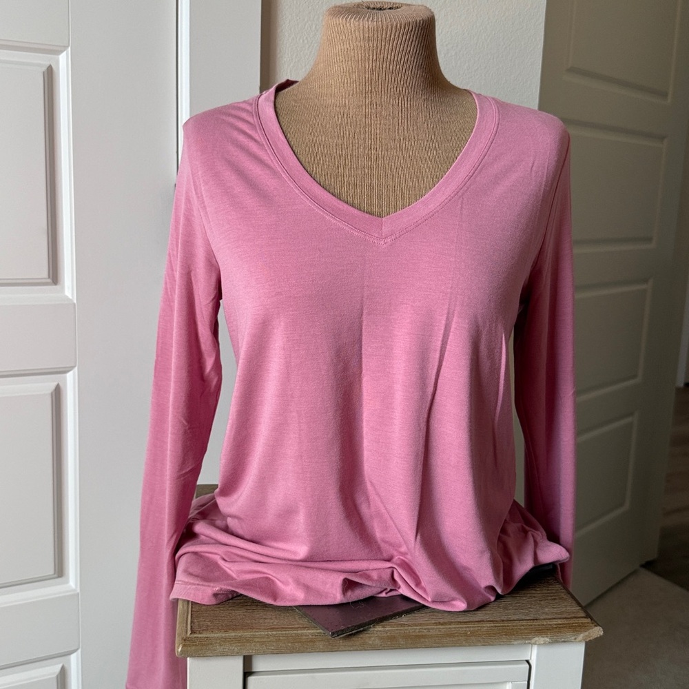 NWOT Athleta Essentials V-Neck Long Sleeve Tee Dusty Rose
